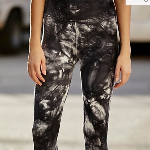 🌺Free peple Good karma blk or blue 7/8 legging - Picture 2 of 16